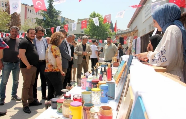 Çınarcık’ta geri dönüşüm sergisi açıldı
