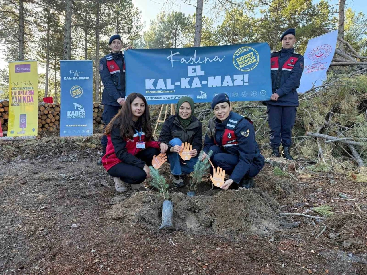 Çine’de fidanlar kadına şiddete karşı toprakla buluştu
