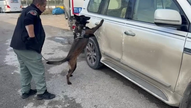 Cipin yakıt deposundan 111 kilo metamfetamin çıktı
