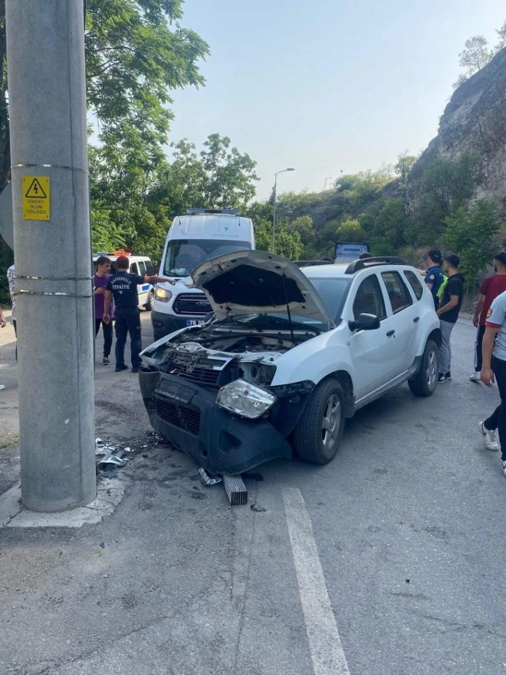 Ciple beton direğe çarptı, 4.25 promil alkollü çıktı
