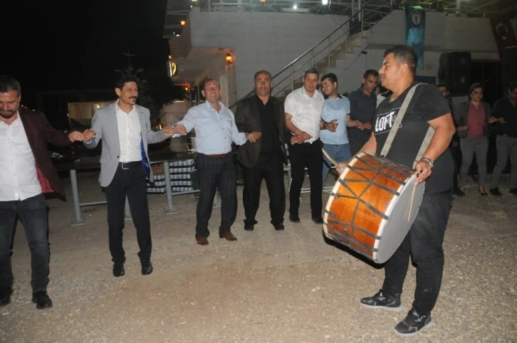 Cizre’de sağlık çalışanları halay çekip stres attı
