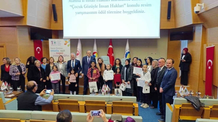 Çocuk gözüyle insan hakları resim yarışması ödülleri sahiplerini buldu
