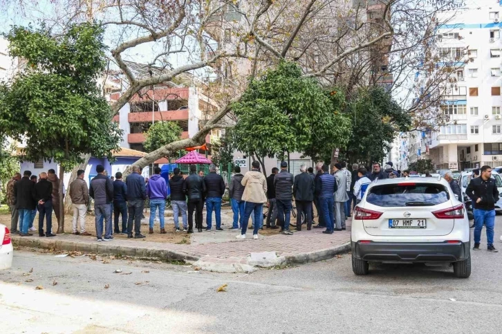 Çocuk oyun parkında ölü bulundu, vatandaşların ceset merakı ‘pes’ dedirtti
