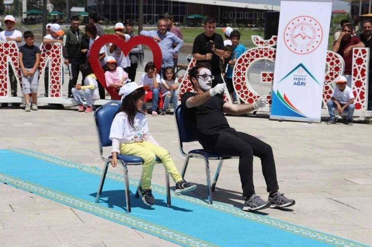 Çocuklar ’Çocuk Şenliği’nde eğlendi
