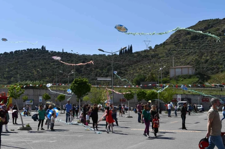 Çocuklar Söke Belediyesi’nin şenliğinde doyasıya eğlendi
