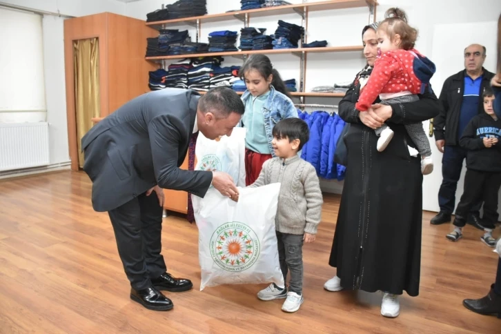 Çocukların bedeni ısındı, yüzü güldü
