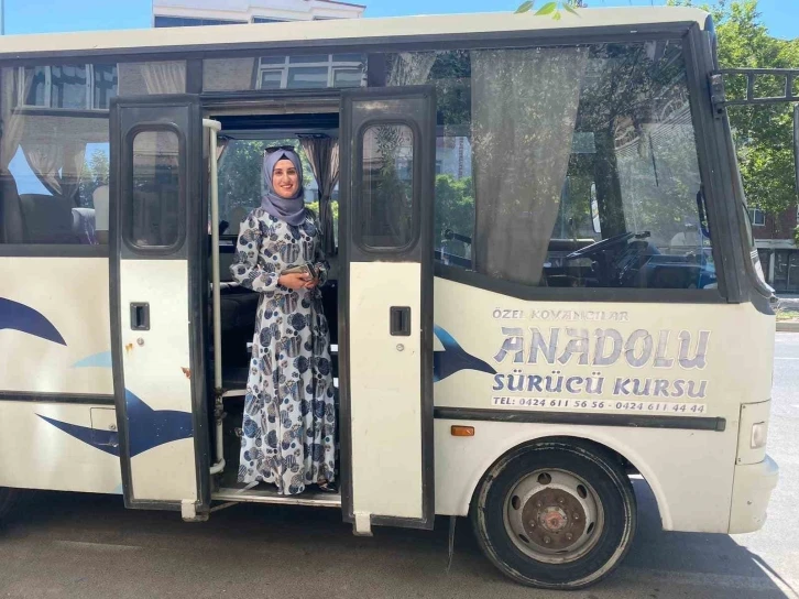 Çocukluk hayalini gerçekleştirdi, ilçede tek ’D sınıfı’ ehliyetli kadın oldu
