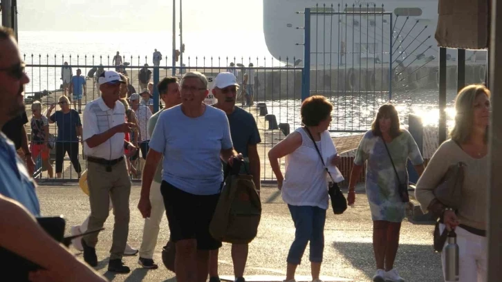 Çoğunluğunu ABD’li turistlerin oluşturduğu kruvaziyer Alanya’ya demir attı
