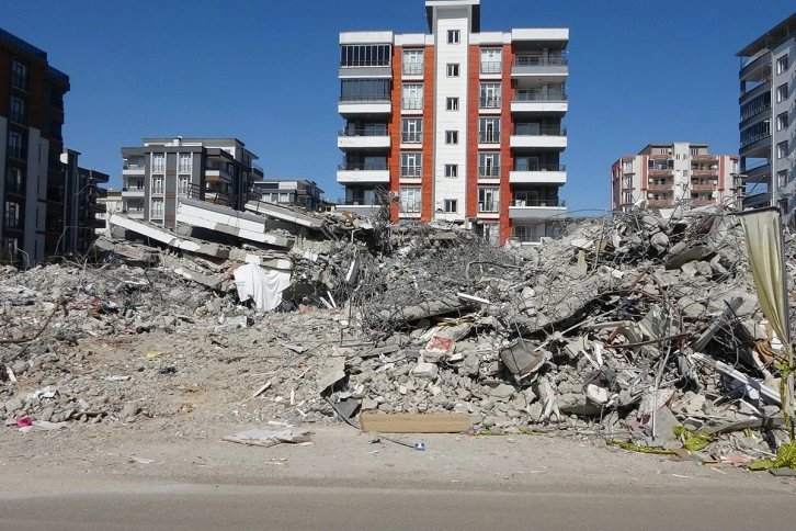 Çok sayıda kişinin öldüğü sitenin müteahhidi tutuklandı