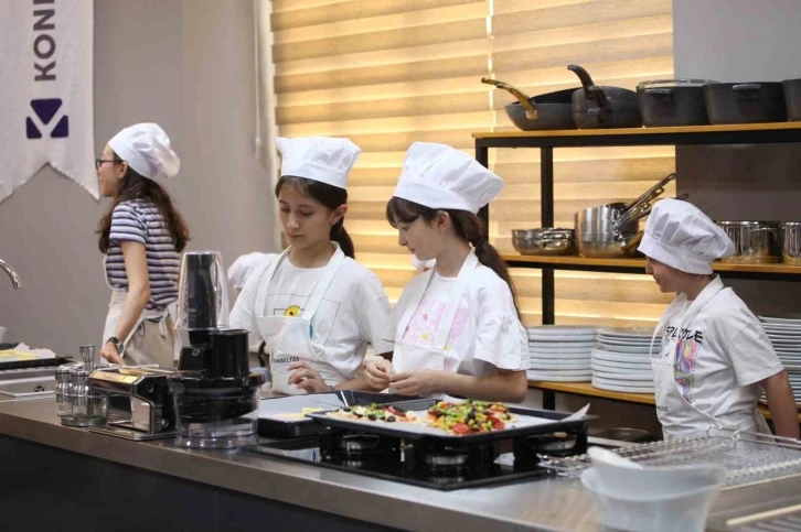 Çölyak hastası çocuklar aşçı oldu, glutensiz yemeklerini kendi hazırladı
