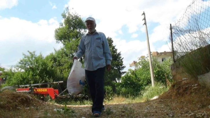 Çöpten hurda toplayarak geçimini sağlayan yaşlı adamın 3 tekerlekli motosikletini çaldılar
