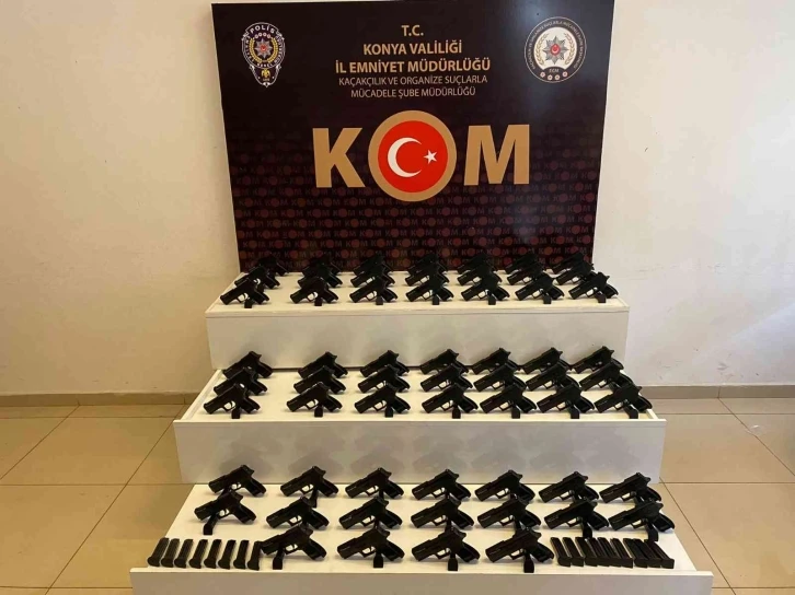 Çorap kutularının içinden adeta cephanelik çıktı
