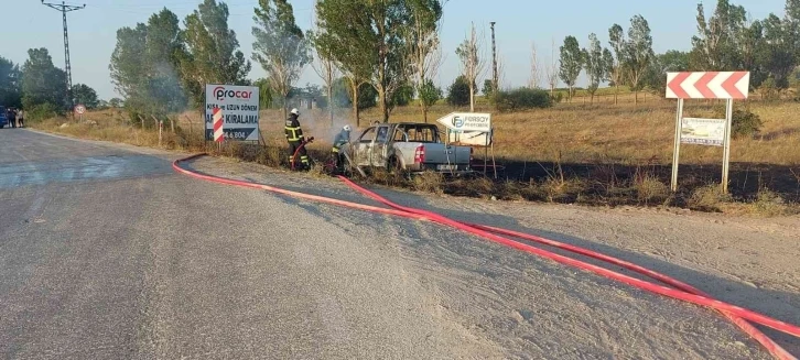 Çorlu’da arızalanan araç alev aldı
