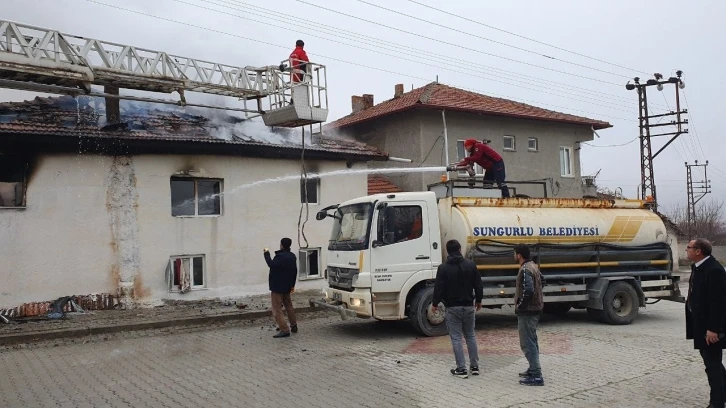 Çorum’da iki katlı ev kül oldu
