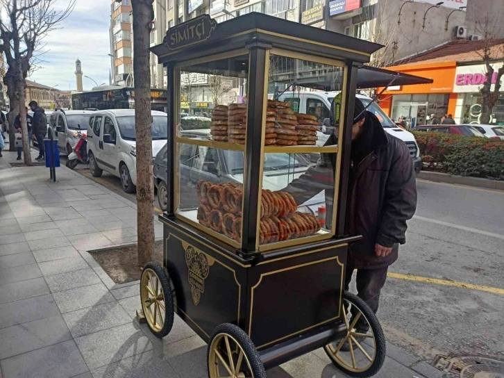 Çorum’da nostaljik görünümlü simit arabaları hizmete girdi
