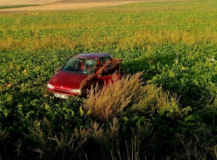 Çorum’da otomobil tarlaya uçtu: 2 yaralı
