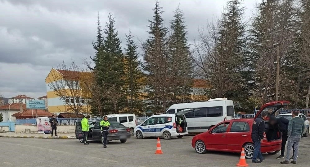 Çorum’da polisin şok uygulamalarında aranan 9 kişi yakalandı
