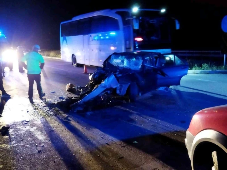 Çorum’da yolcu otobüsü otomobille çarpıştı: 6 yaralı
