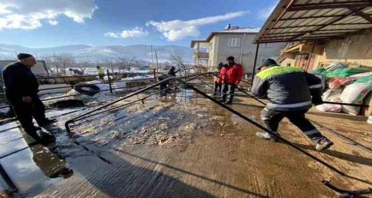 Çorum’da imal edilen çadırlar Afşin’de kuruluyor