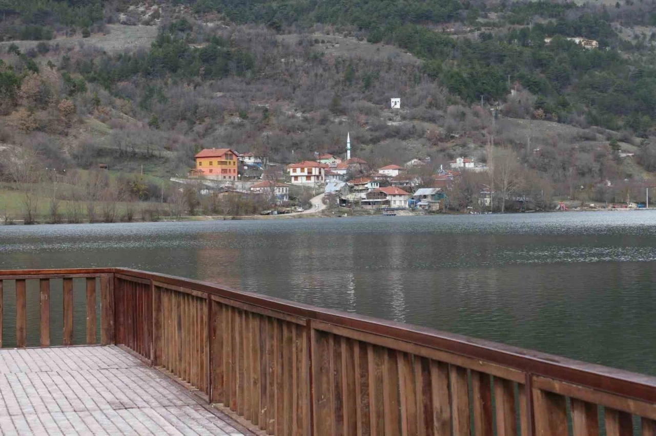 Çubuk Gölü’nde sonbahardan kalma günler yaşanıyor
