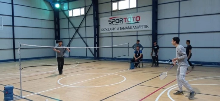 Çukurca’da Batminton müsabakaları yapıldı
