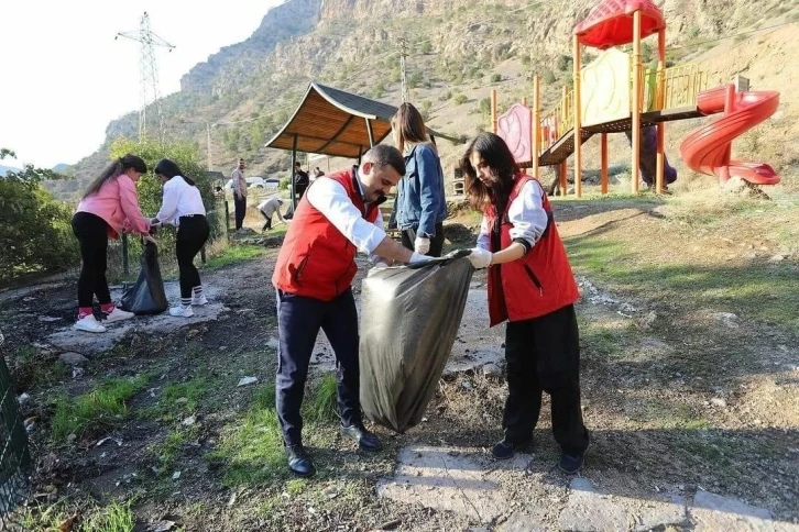 Çukurca’da çevre temizliği
