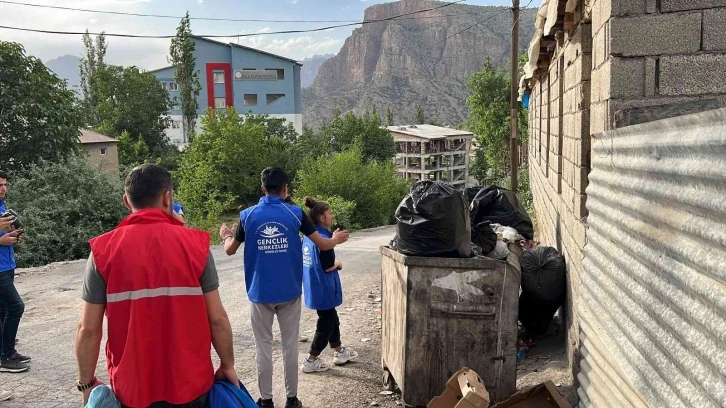 Çukurcalı gönüllü gençlerden örnek davranış
