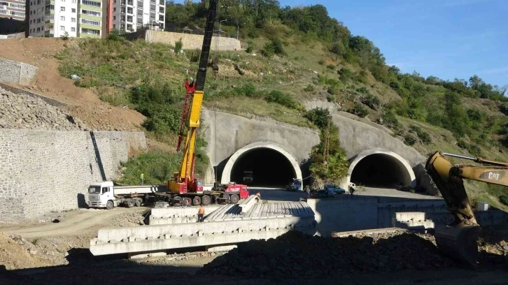 Çukurçayır 1 Tüneli çıkışındaki viyadüklerin tabyalarının kurulumu başladı
