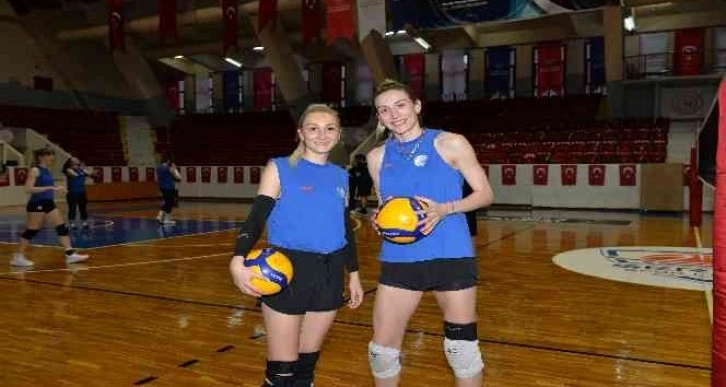 Çukurova Belediyesi Spor Kulübü voleybolcularından taraftara çağrı