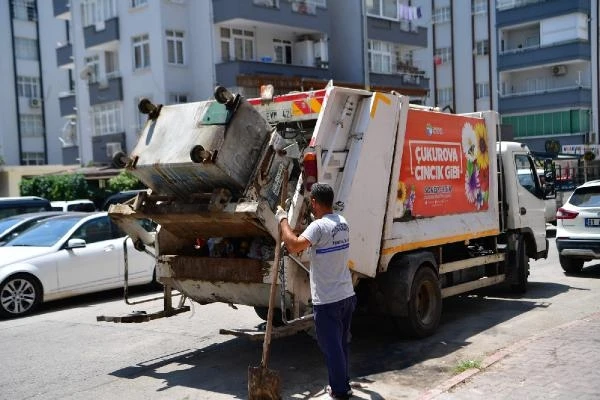 Çukurova’da konteynerler ilaçlı su ile yıkanıyor