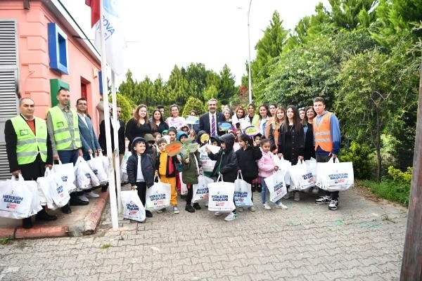 Çukurovalı çocuklar depremzede arkadaşlarına oyuncak gönderdi