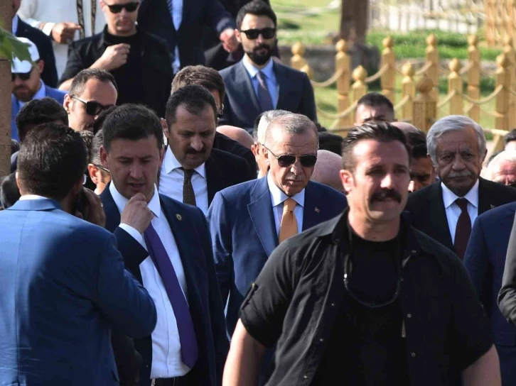 Cumhurbaşkanı Erdoğan’dan Selçuklu Mezarlığı ziyareti
