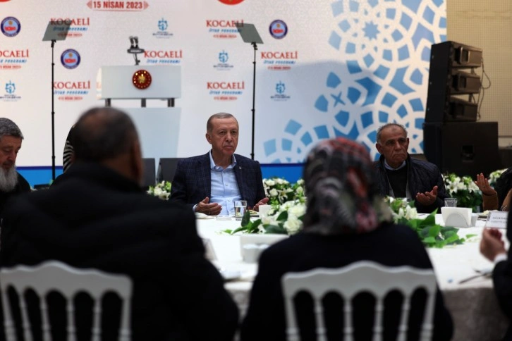 Cumhurbaşkanı Erdoğan depremzedeler ile iftarda buluştu