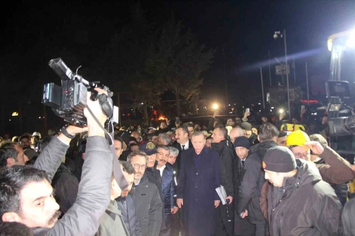 Cumhurbaşkanı Erdoğan, Hatay’da deprem bölgesinde incelemelerde bulundu
