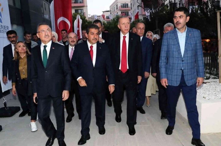 Cumhurbaşkanı Erdoğan, kentsel dönüşüm projesinde hak sahibi bir ailenin evine konuk oldu
