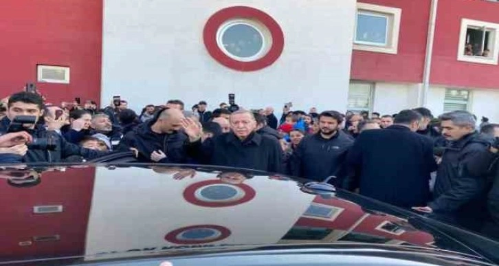 Cumhurbaşkanı Erdoğan Osmaniye’de çadır kenti ziyaret etti