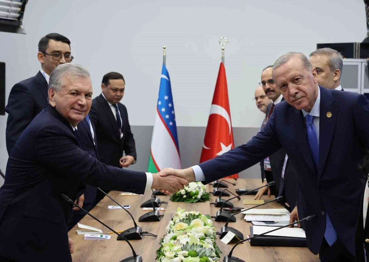 Cumhurbaşkanı Erdoğan, Özbekistan Cumhurbaşkanı Mirziyoyev ile görüştü
