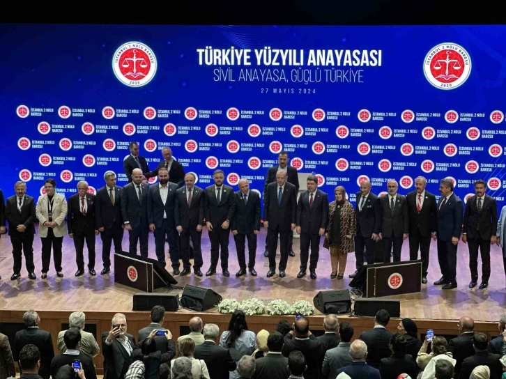 Cumhurbaşkanı Erdoğan: "Çerçevesini darbecilerin çizdiği sorunlu anayasa ile yola devam edemeyiz"
