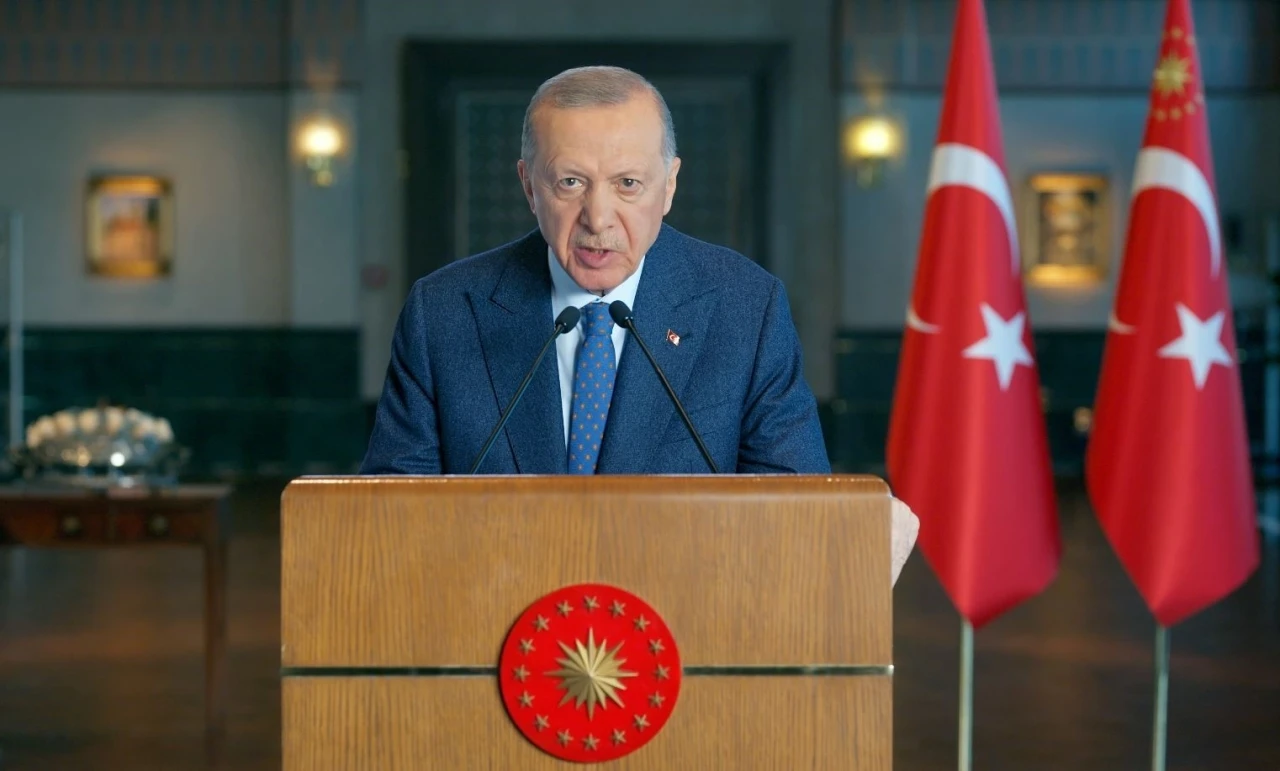 Cumhurbaşkanı Erdoğan: "Hem sanayi üretiminde hem de ihracatta rekorlar kırarak ilerliyoruz"
