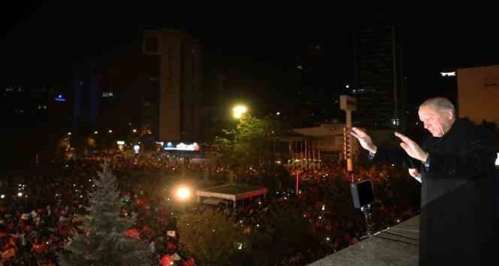 Cumhurbaşkanı Erdoğan’dan balkon konuşması