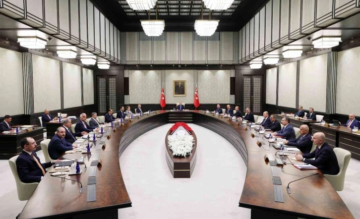 Cumhurbaşkanı Recep Tayyip Erdoğan başkanlığında gerçekleşen Cumhurbaşkanlığı Kabine Toplantısı sona erdi.
