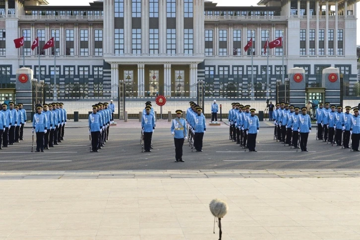 Cumhurbaşkanlığı Tüfekli Gösteri Bölüğü ve Mehteran Birliği’nden görkemli gösteri
