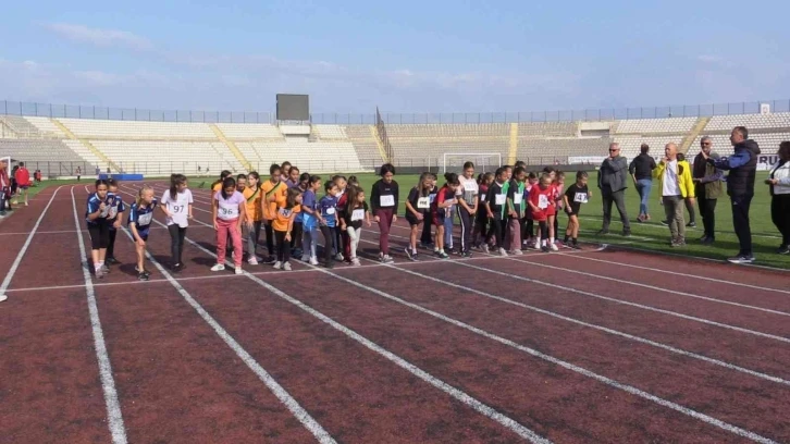 Cumhuriyet Bayramı etkinlikleri çerçevesinde atletizm yarışı düzenlendi
