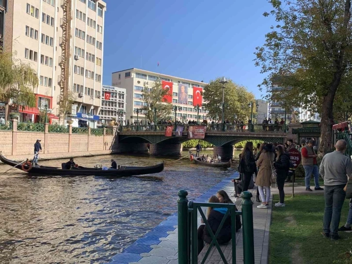 Cumhuriyet Bayramı’nda gondol seferlerinin ardı arkası kesilmedi
