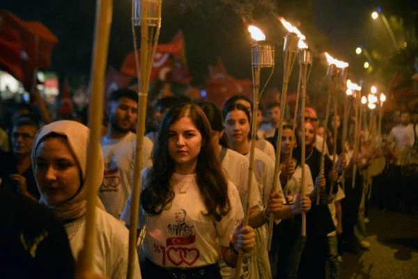 Cumhuriyet Bayramı’nın 100’üncü yılında fener alayı