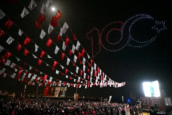 Cumhuriyet'in 100'üncü yılında 500 dronla gökyüzünde gösteri