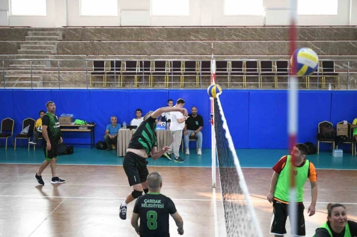 Cumhuriyet’in 100’üncü yılında kamu kurumları arası voleybol turnuvası başladı
