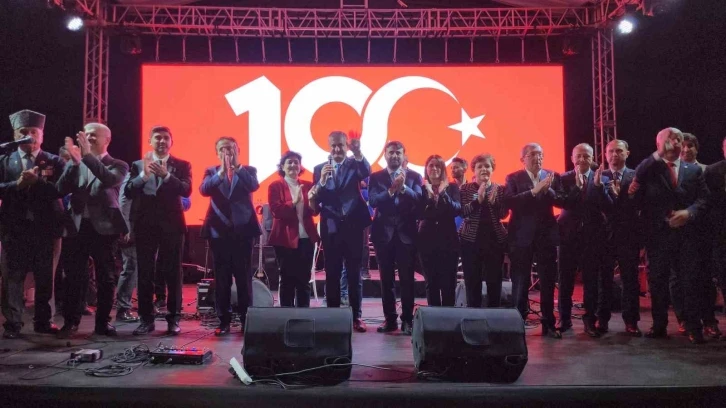 Cumhuriyet’in 100. yılı kutlamaları fener alayıyla devam etti
