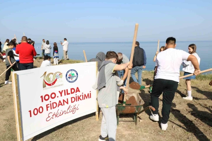 Cumhuriyet’in 100. yılını fidan dikerek kutladılar
