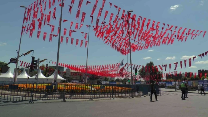 Cumhuriyet Meydanı Cumhurbaşkanını bekliyor
